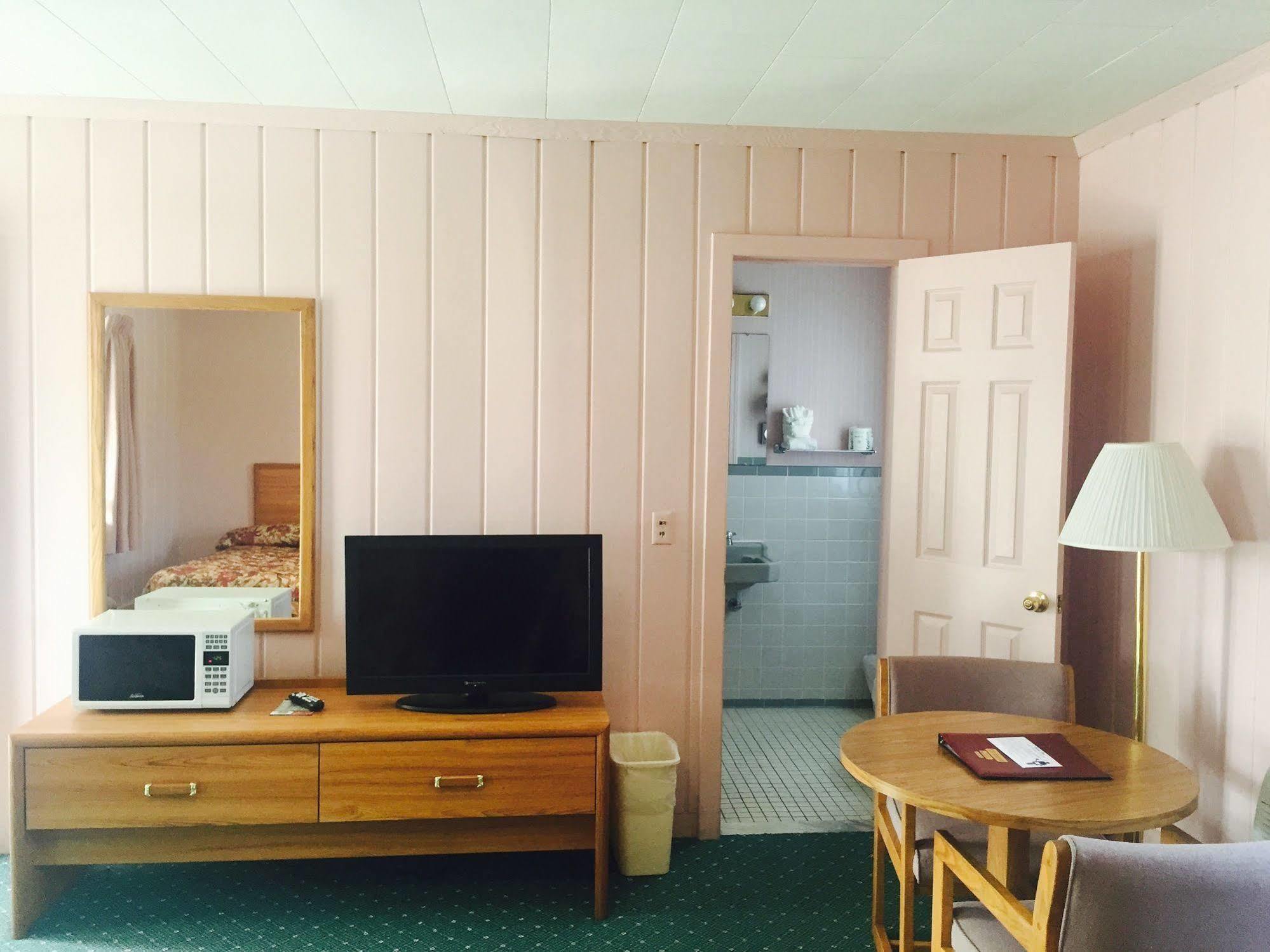 Rainbow Motel Mackinaw City Exterior foto