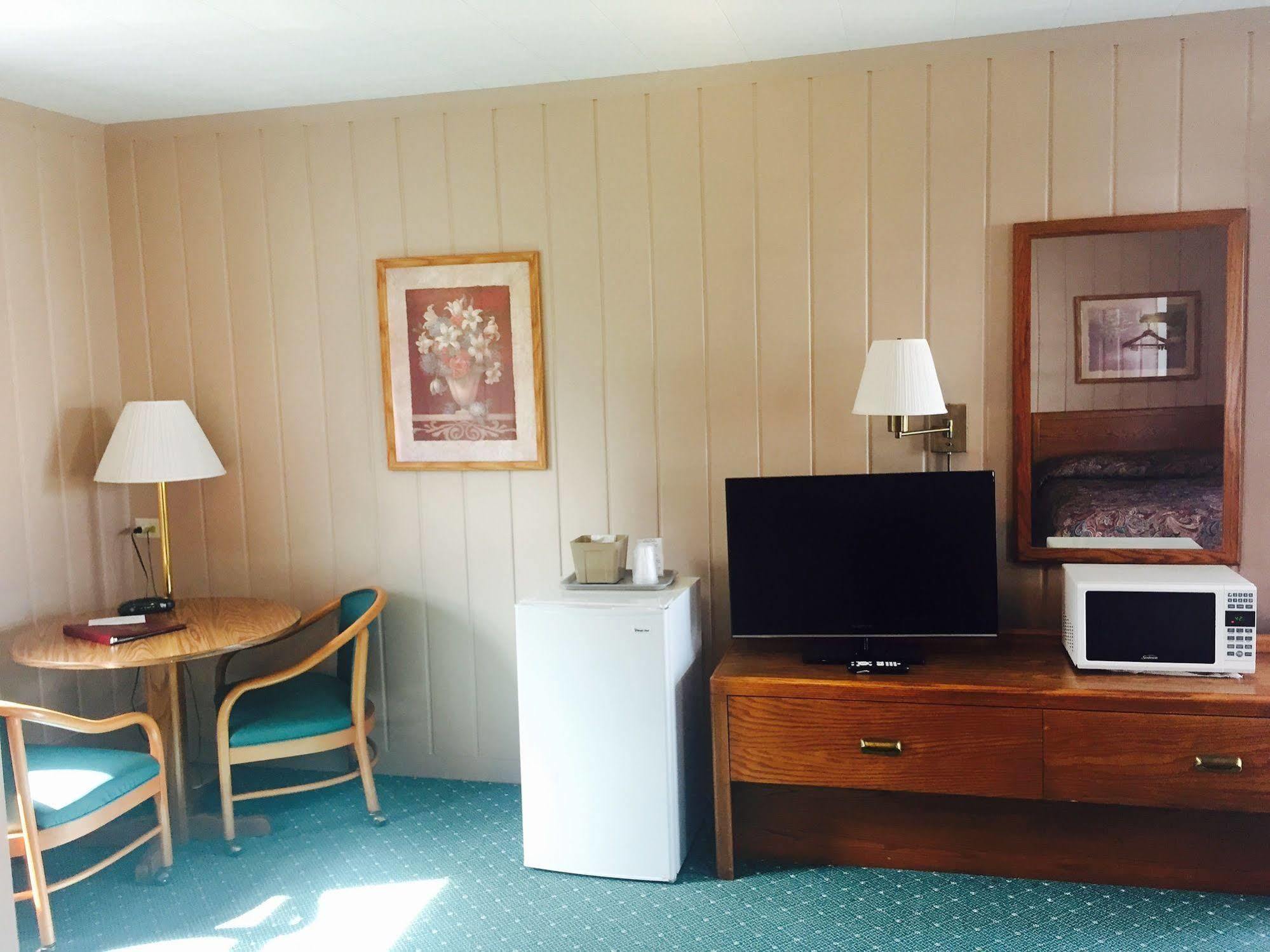 Rainbow Motel Mackinaw City Exterior foto