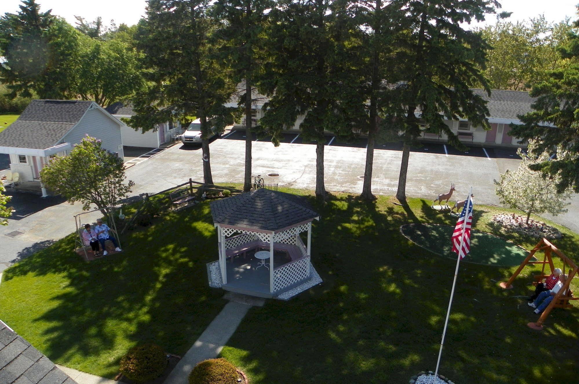 Rainbow Motel Mackinaw City Exterior foto
